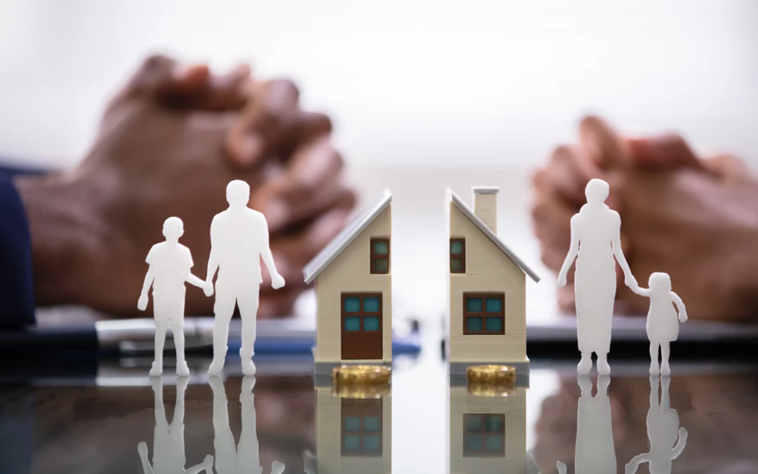 Garder un bien en indivision après le divorce