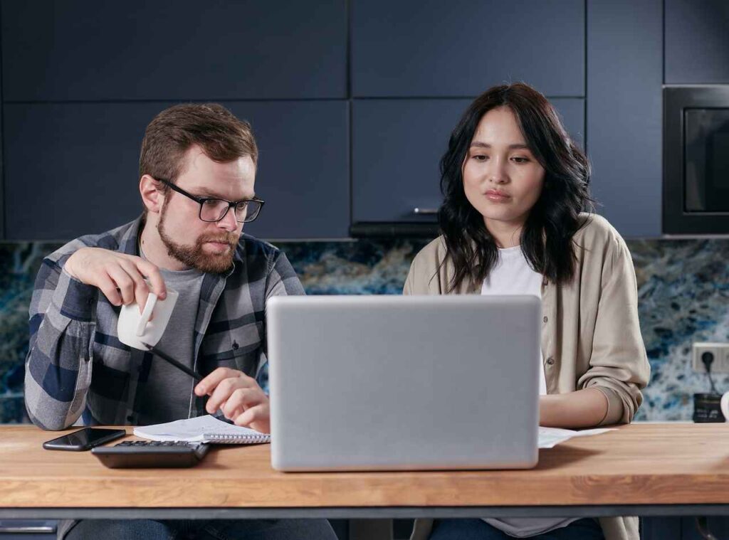 Quelles questions poser avant de choisir une plateforme de divorce en ligne